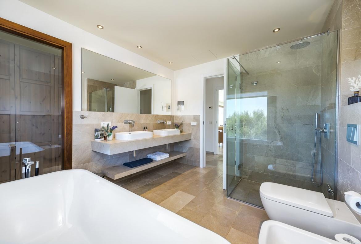 Luxury 6 bedroom holiday villa with private pool in Mallorca Spain (PV1752)
