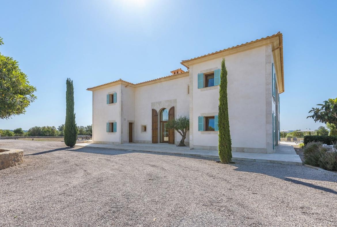 Luxury 6 bedroom holiday villa with private pool in Mallorca Spain (PV1752)