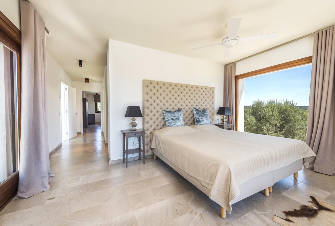 Luxury 6 bedroom holiday villa with private pool in Mallorca Spain (PV1752)