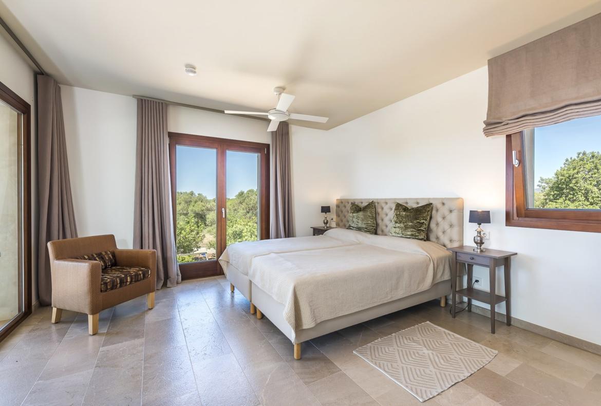 Luxury 6 bedroom holiday villa with private pool in Mallorca Spain (PV1752)