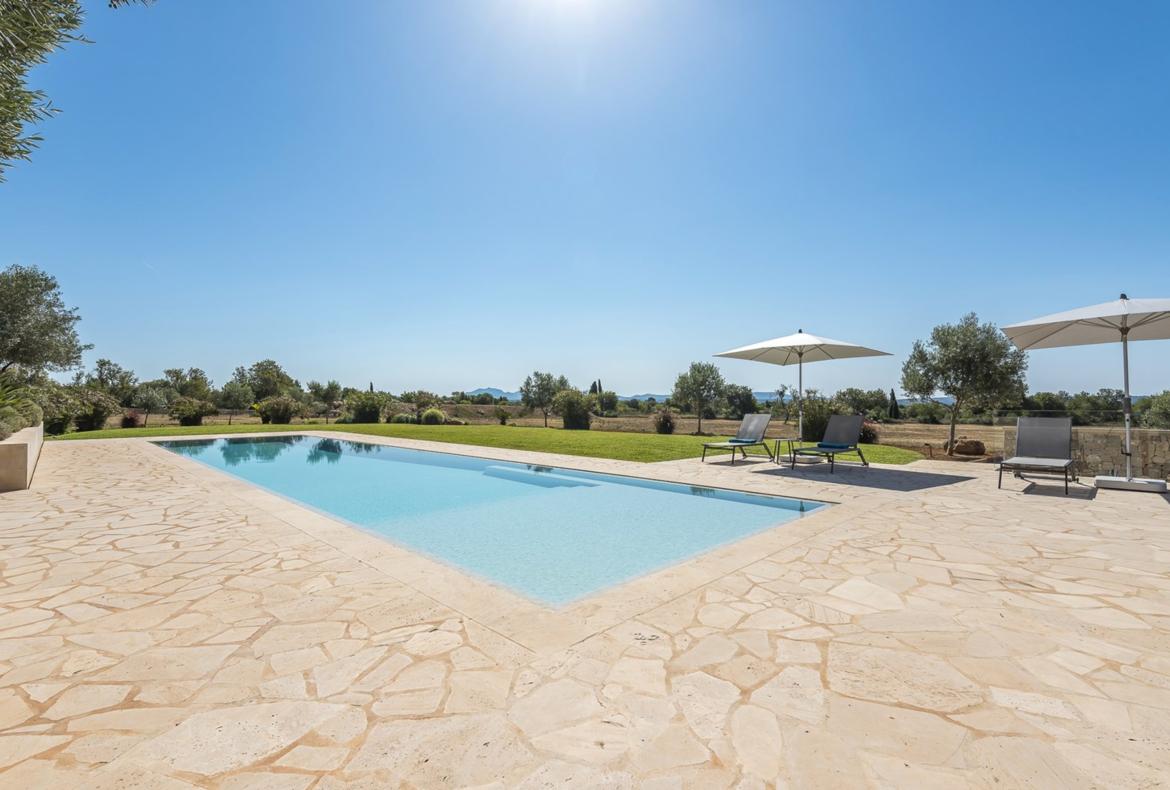 Luxury 6 bedroom holiday villa with private pool in Mallorca Spain (PV1752)