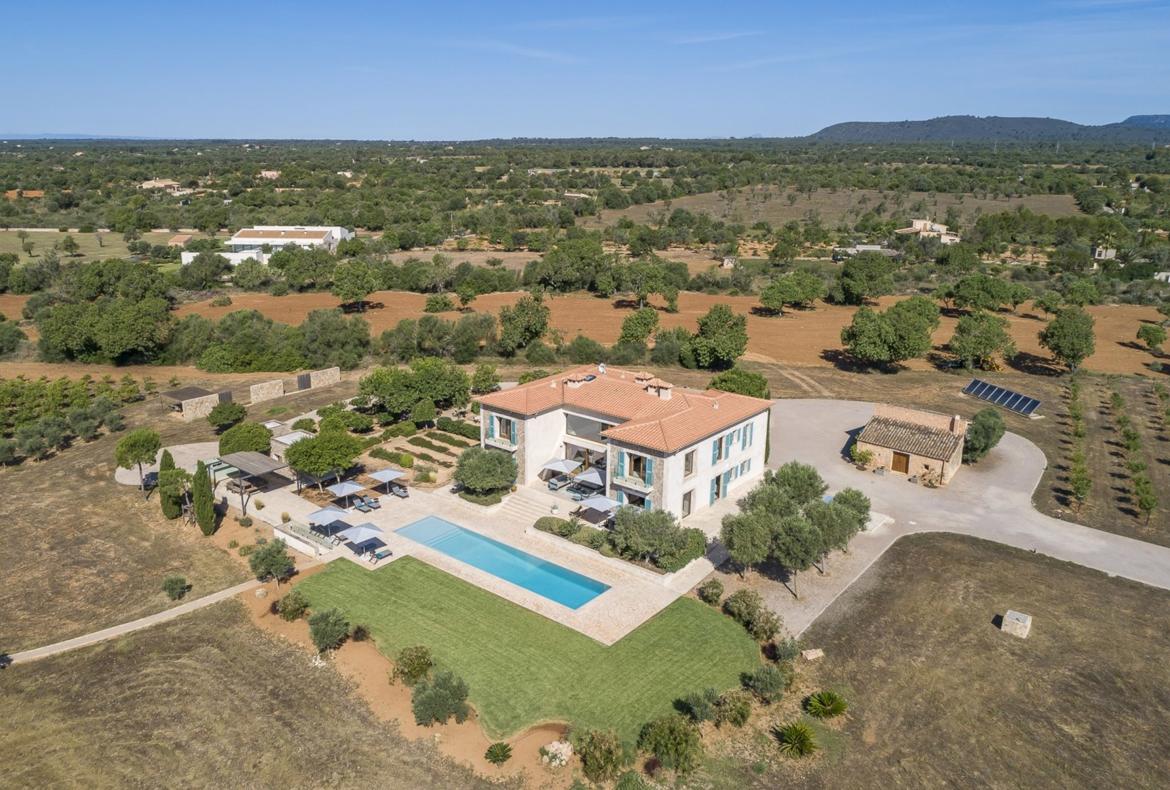 Luxury 6 bedroom holiday villa with private pool in Mallorca Spain (PV1752)