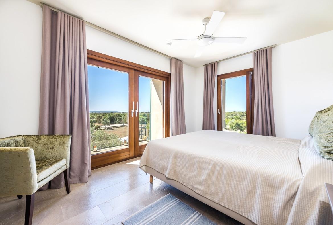 Luxury 6 bedroom holiday villa with private pool in Mallorca Spain (PV1752)