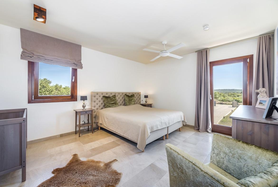 Luxury 6 bedroom holiday villa with private pool in Mallorca Spain (PV1752)