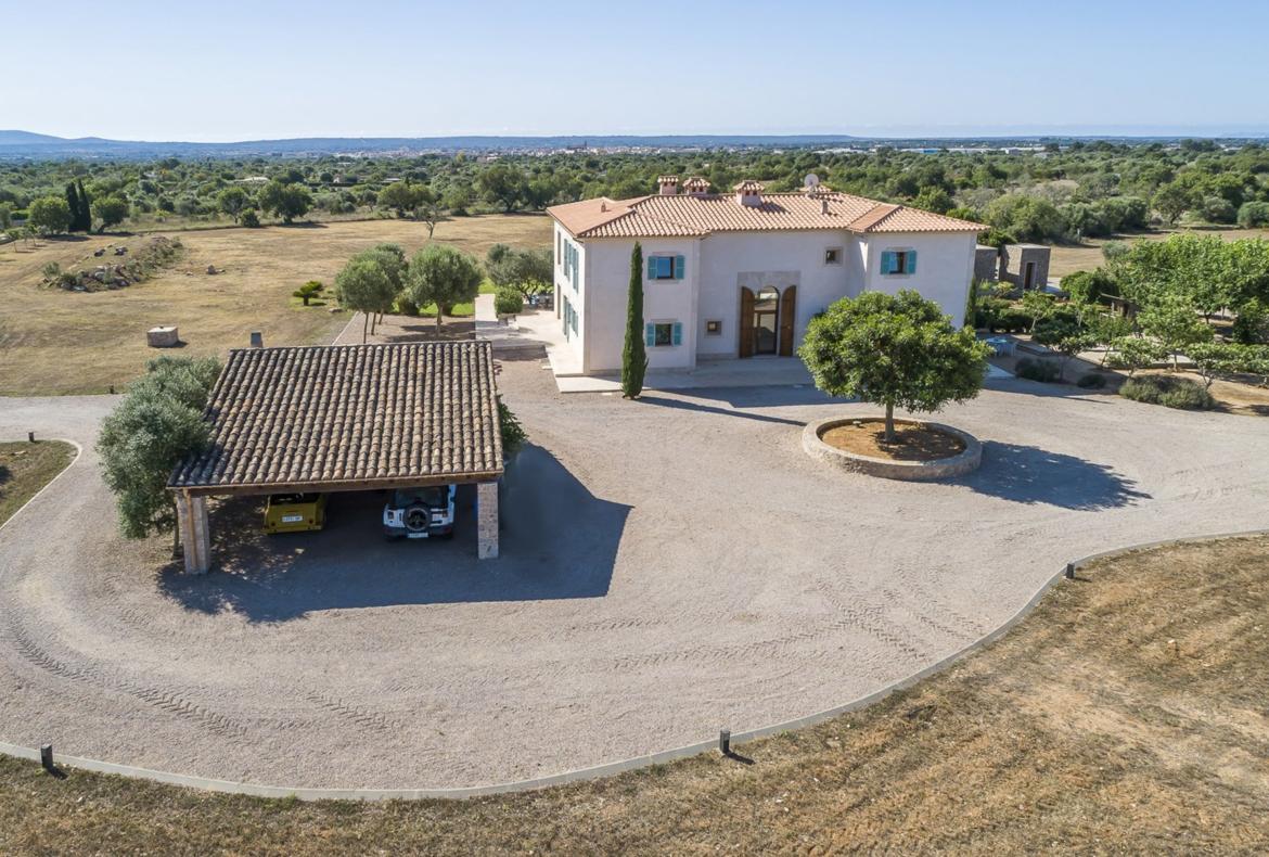 Luxury 6 bedroom holiday villa with private pool in Mallorca Spain (PV1752)