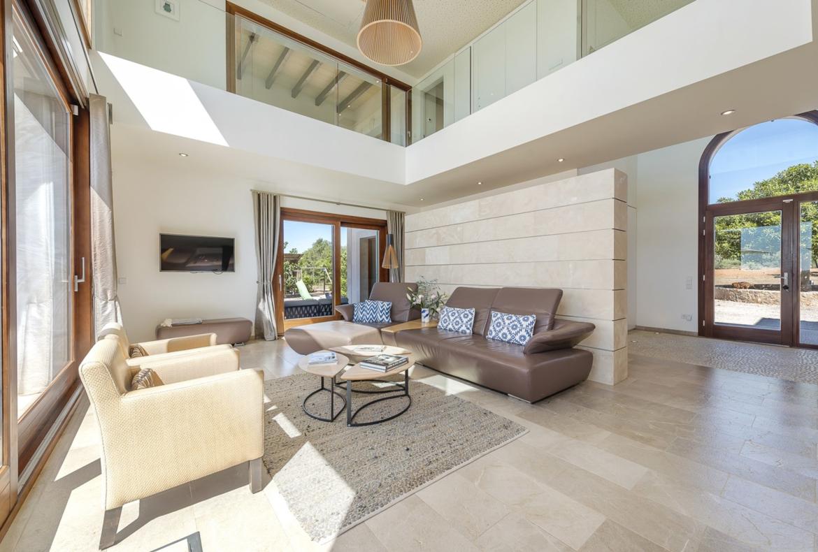 Luxury 6 bedroom holiday villa with private pool in Mallorca Spain (PV1752)