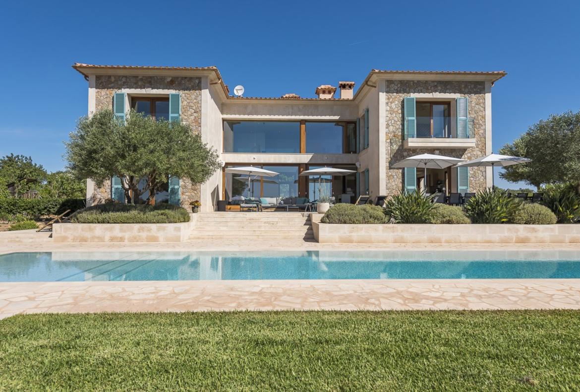 Luxury 6 bedroom holiday villa with private pool in Mallorca Spain (PV1752)