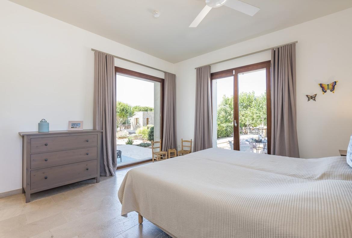 Luxury 6 bedroom holiday villa with private pool in Mallorca Spain (PV1752)