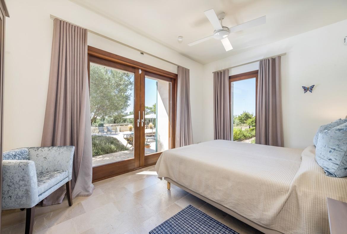 Luxury 6 bedroom holiday villa with private pool in Mallorca Spain (PV1752)