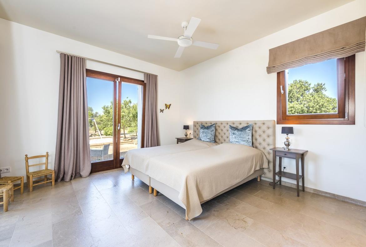 Luxury 6 bedroom holiday villa with private pool in Mallorca Spain (PV1752)