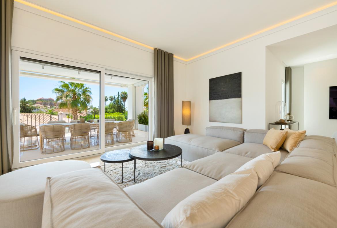 Luxury 6 bedroom holiday villa with private pool in Costa del Sol Spain (PV3001)