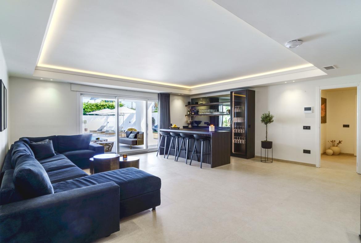 Luxury 6 bedroom holiday villa with private pool in Costa del Sol Spain (PV3001)
