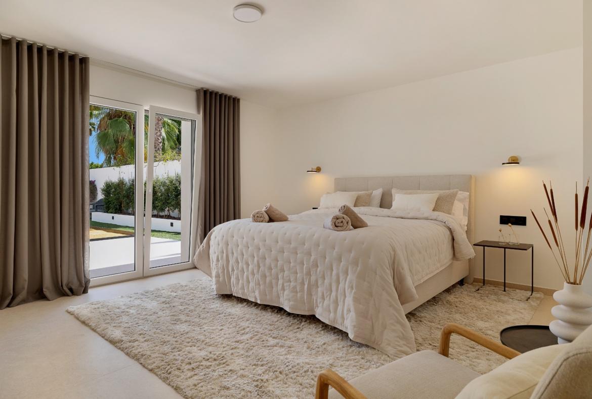 Luxury 6 bedroom holiday villa with private pool in Costa del Sol Spain (PV3001)