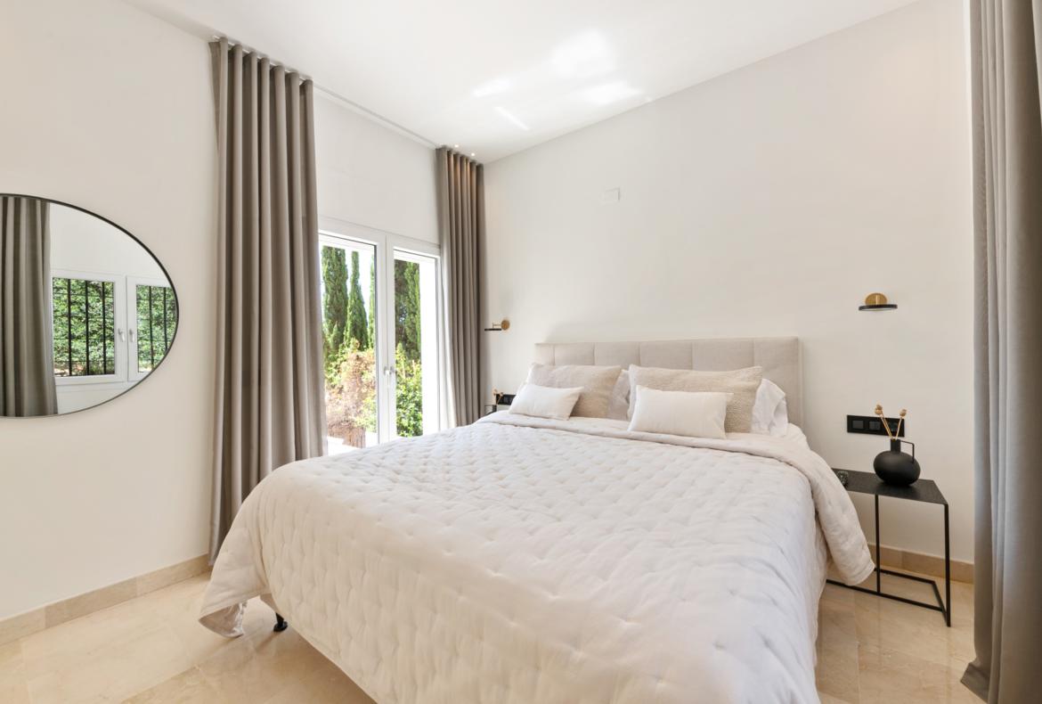 Luxury 6 bedroom holiday villa with private pool in Costa del Sol Spain (PV3001)