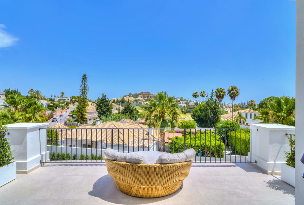Luxury 6 bedroom holiday villa with private pool in Costa del Sol Spain (PV3001)
