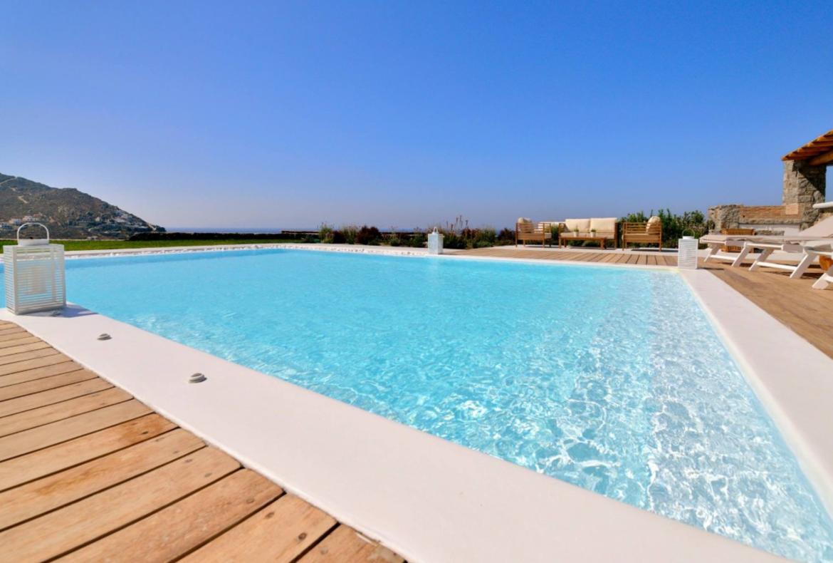 Luxury 4 bedroom holiday villa with private pool in Mykonos Greece (PV1364)