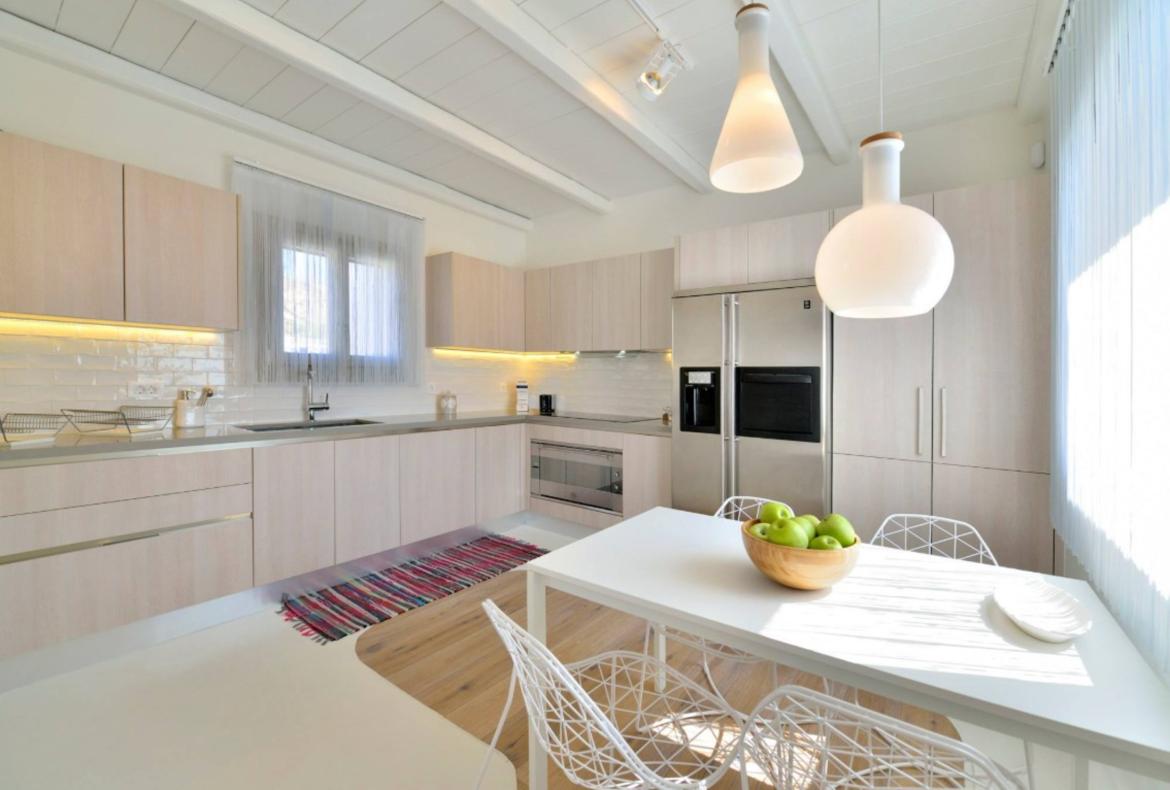 Luxury 4 bedroom holiday villa with private pool in Mykonos Greece (PV1364)
