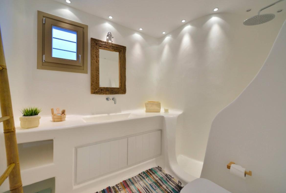 Luxury 4 bedroom holiday villa with private pool in Mykonos Greece (PV1364)