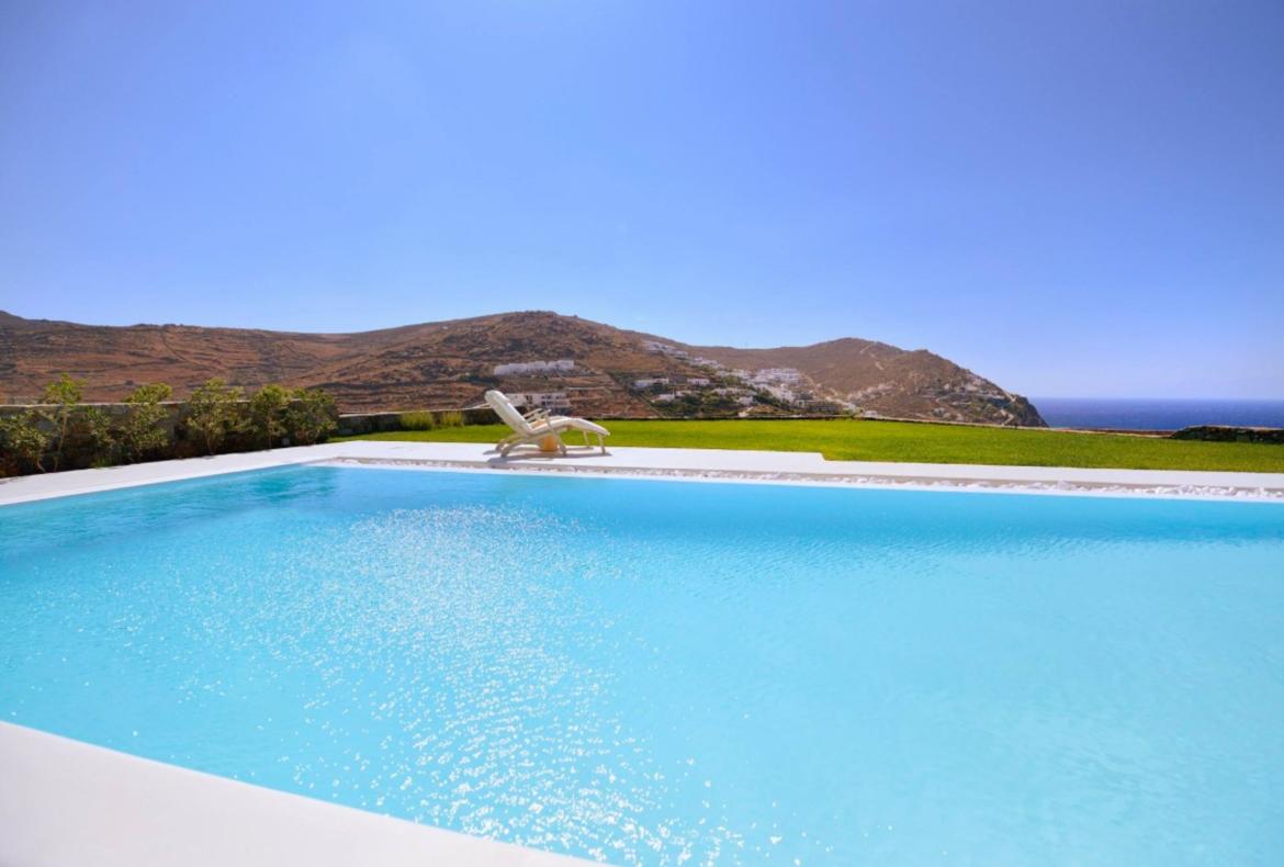 Luxury 4 bedroom holiday villa with private pool in Mykonos Greece (PV1364)