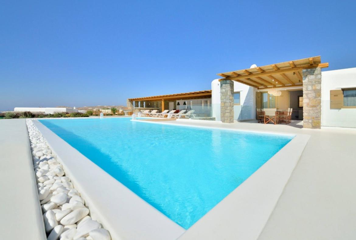 Luxury 4 bedroom holiday villa with private pool in Mykonos Greece (PV1364)
