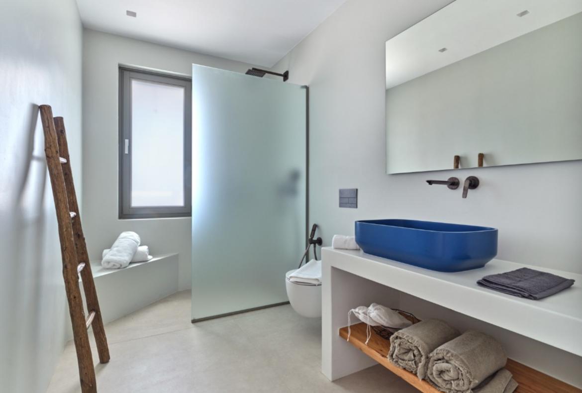 Luxury 6 bedroom holiday villa with private pool in Paros Greece (PV3002)