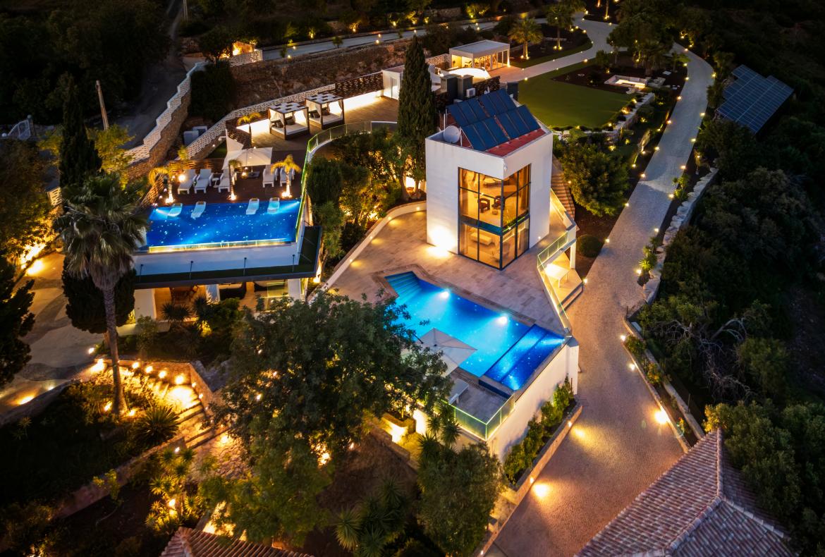 Luxury 7 bedroom holiday villa with private pool in Algarve Portugal (PV3003)