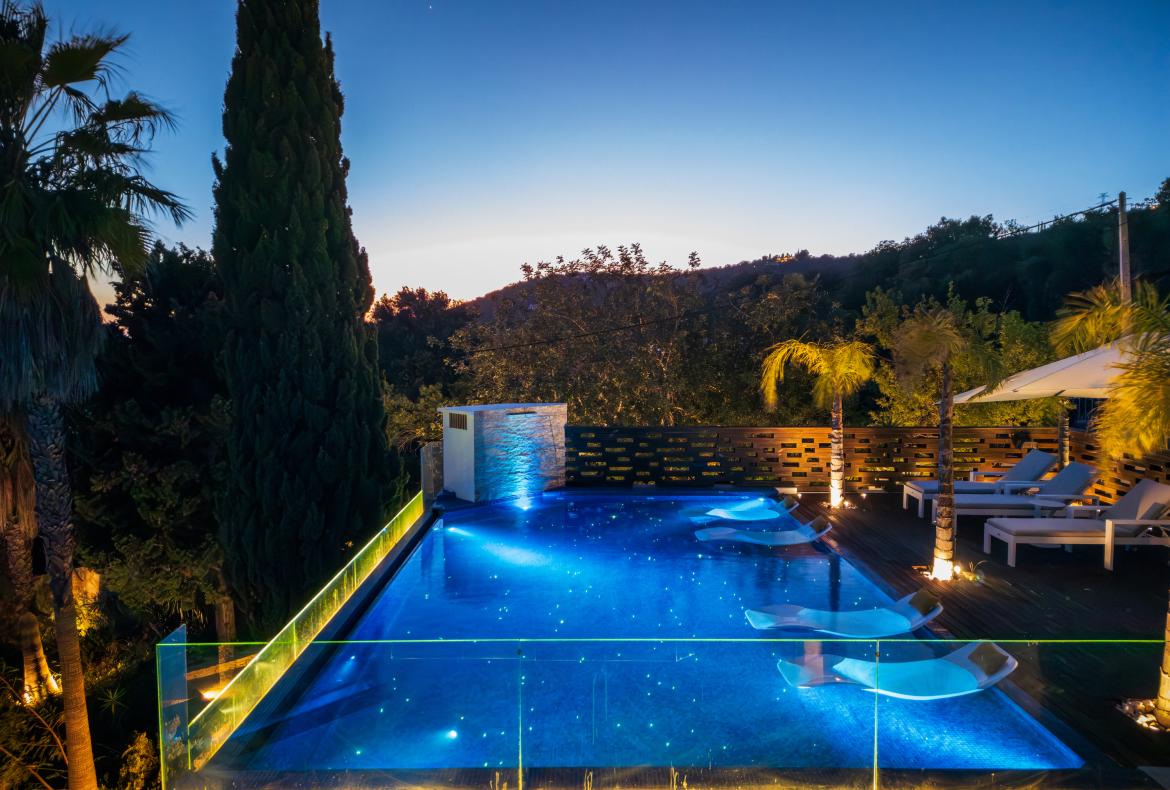 Luxury 7 bedroom holiday villa with private pool in Algarve Portugal (PV3003)