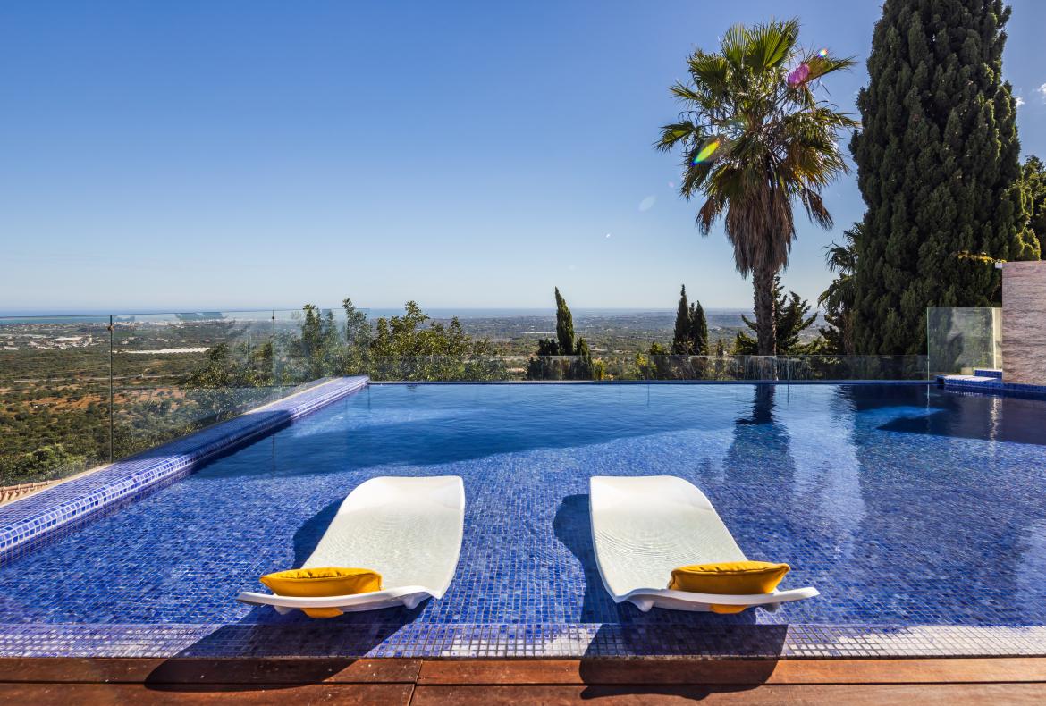 Luxury 7 bedroom holiday villa with private pool in Algarve Portugal (PV3003)