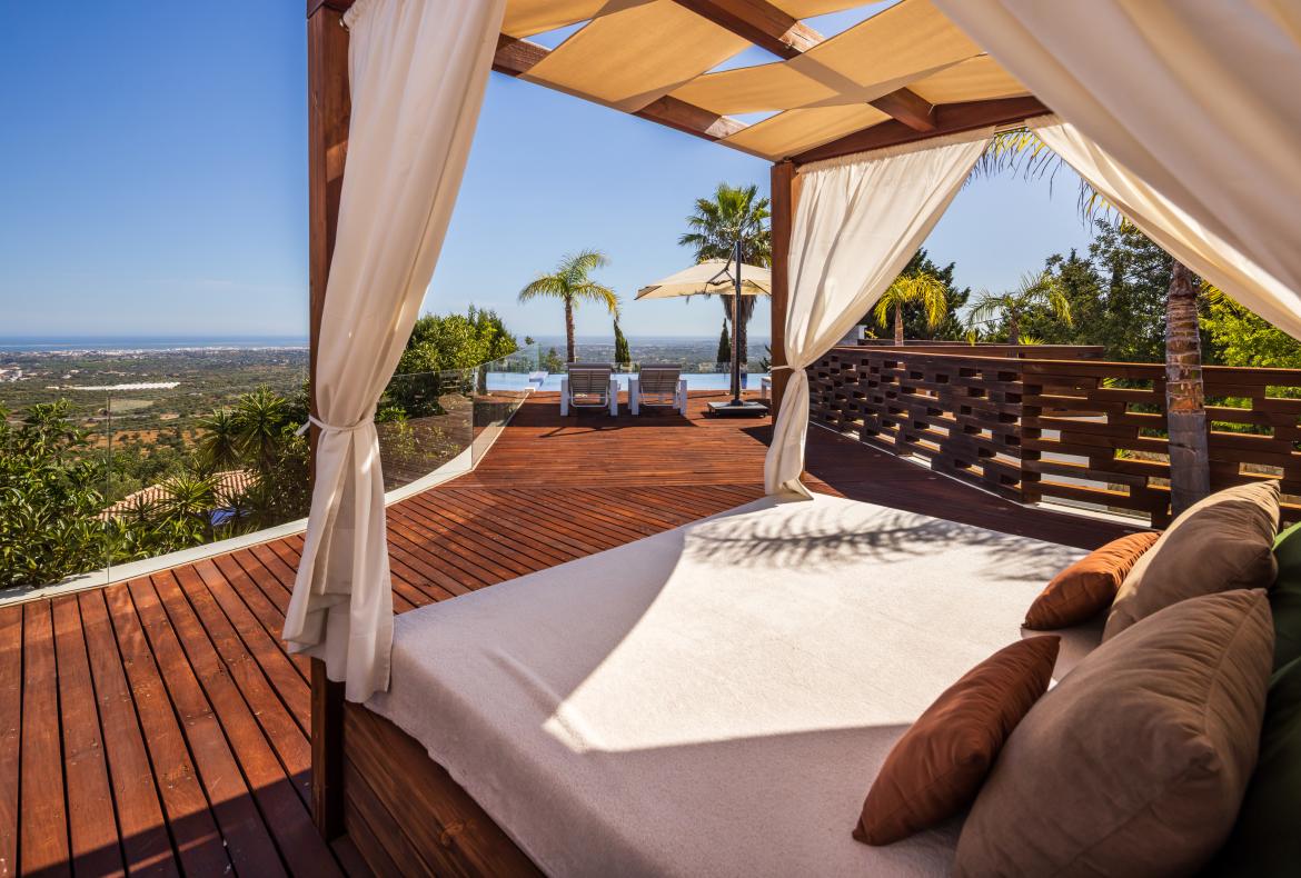 Luxury 7 bedroom holiday villa with private pool in Algarve Portugal (PV3003)