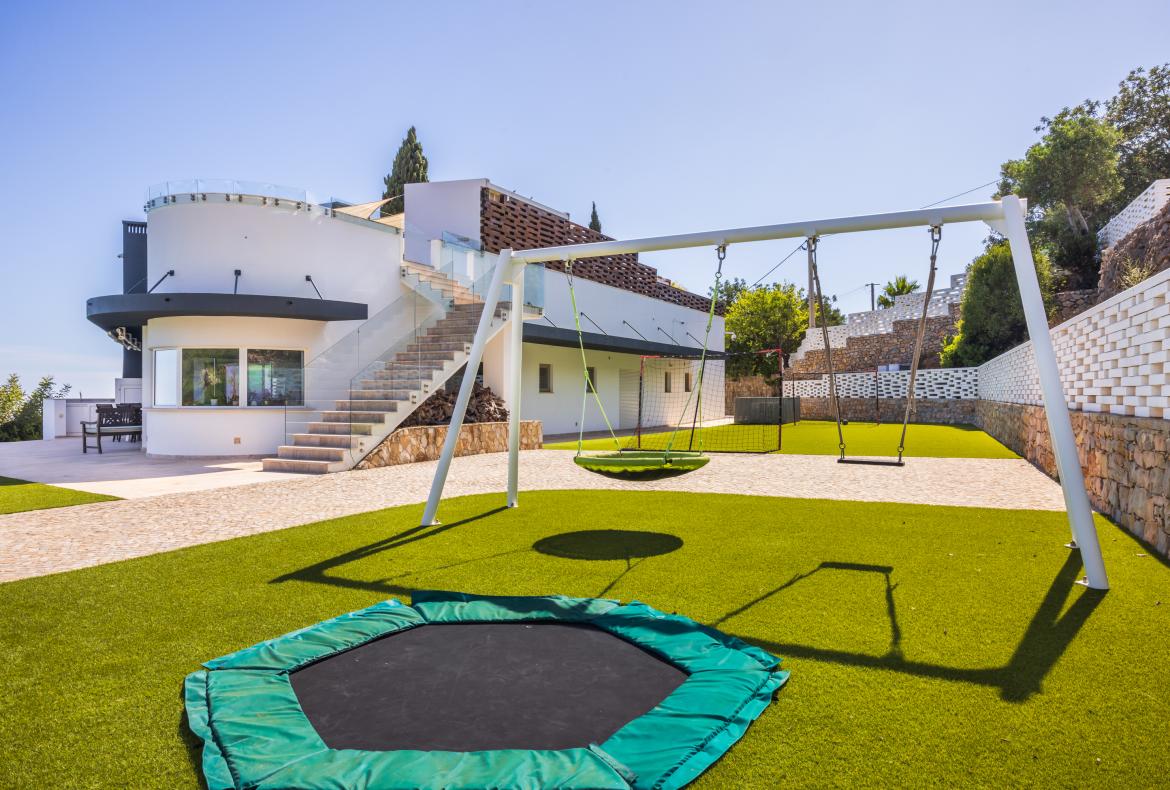 Luxury 7 bedroom holiday villa with private pool in Algarve Portugal (PV3003)