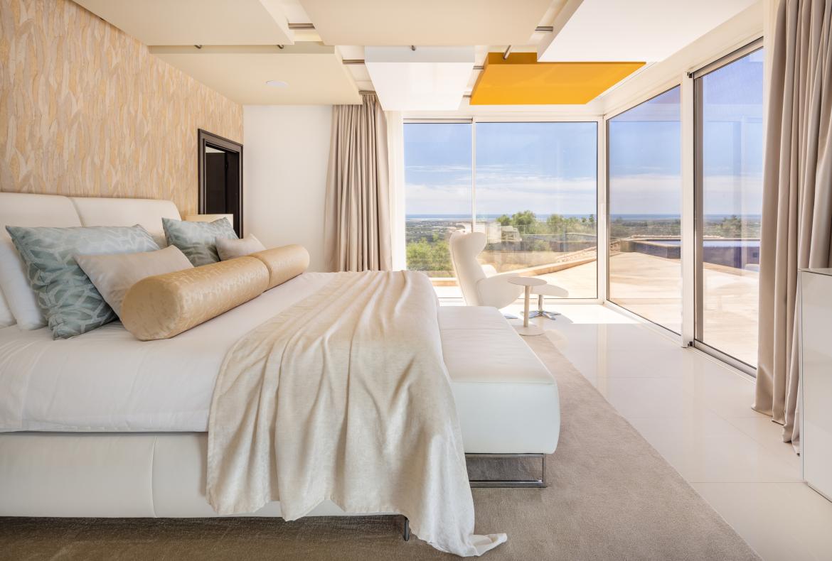 Luxury 7 bedroom holiday villa with private pool in Algarve Portugal (PV3003)