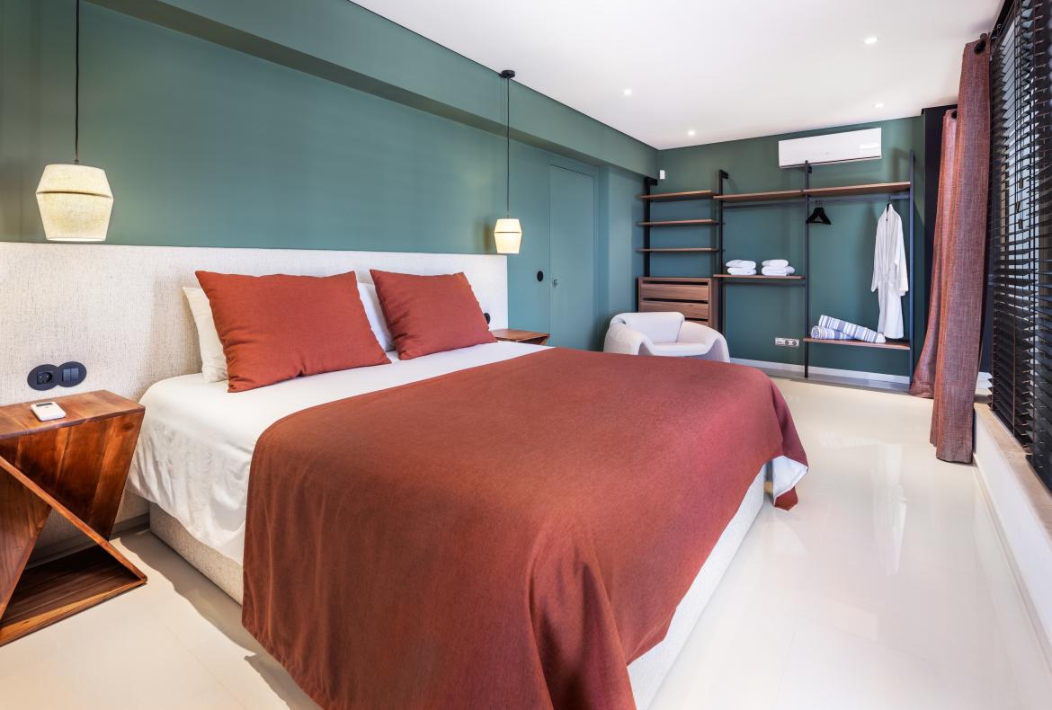 Luxury 7 bedroom holiday villa with private pool in Algarve Portugal (PV3003)