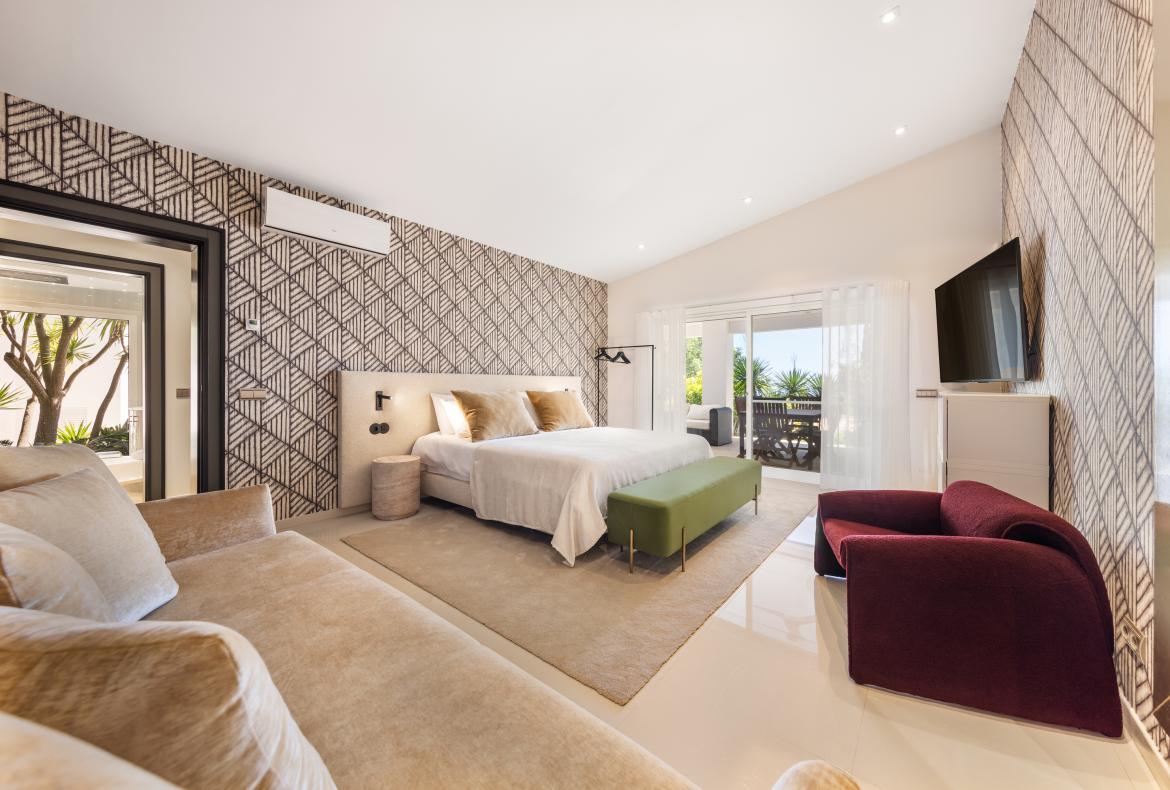 Luxury 7 bedroom holiday villa with private pool in Algarve Portugal (PV3003)