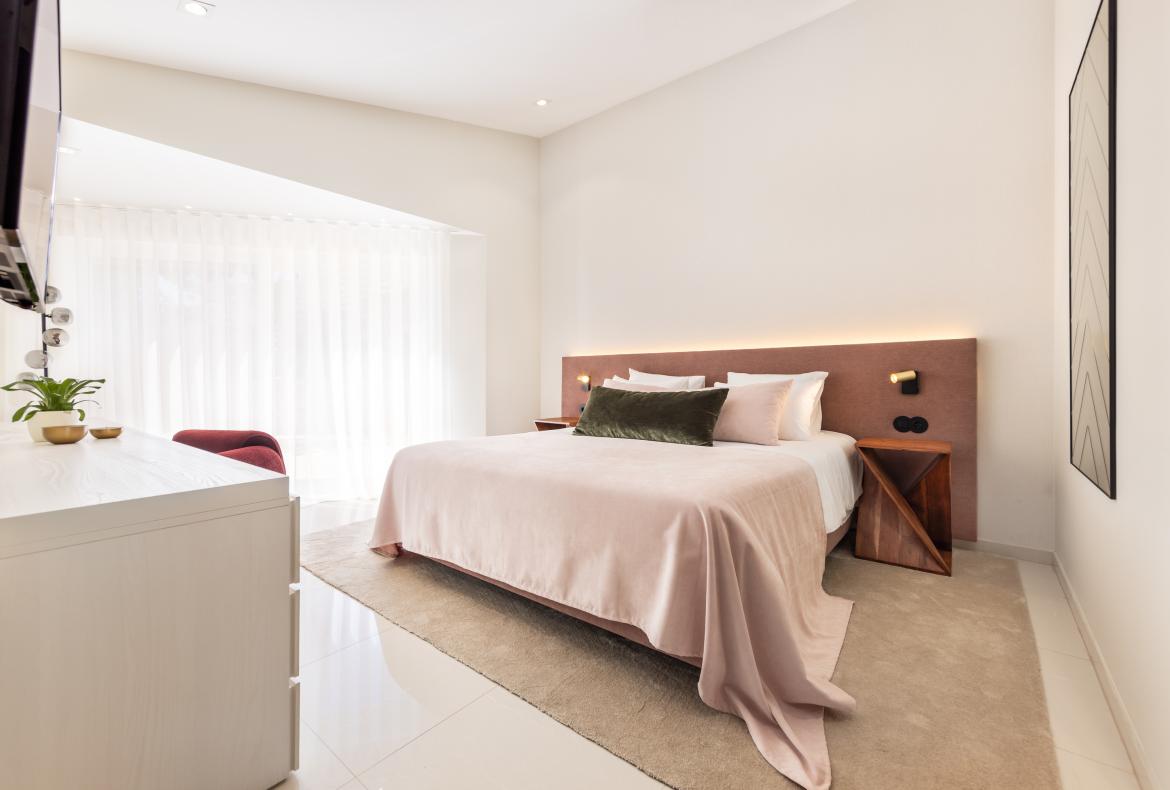 Luxury 7 bedroom holiday villa with private pool in Algarve Portugal (PV3003)