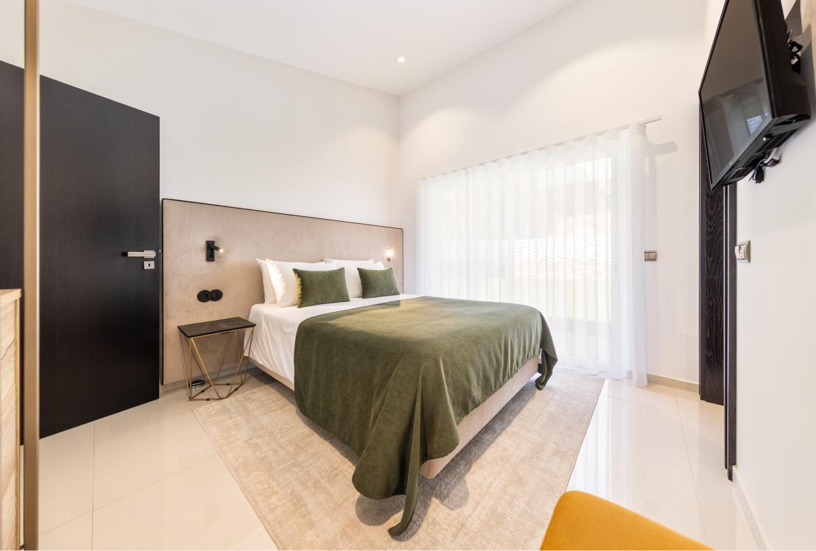 Luxury 7 bedroom holiday villa with private pool in Algarve Portugal (PV3003)
