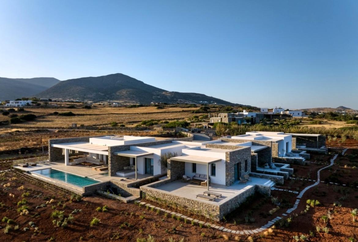 Luxury 5 bedroom holiday villa with private pool in Paros Greece (PV3002)