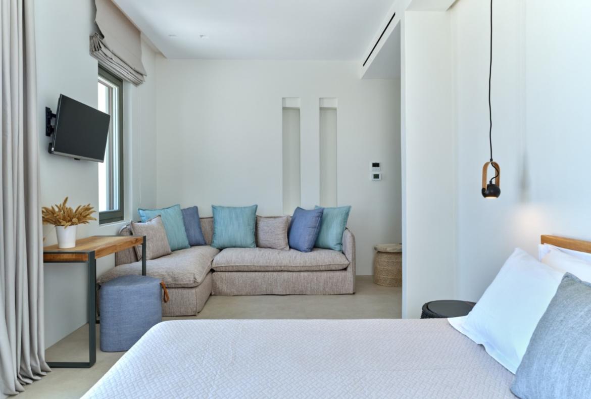 Luxury 5 bedroom holiday villa with private pool in Paros Greece (PV3002)