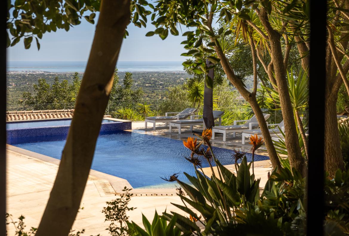 Luxury 7 bedroom holiday villa with private pool in Algarve Portugal (PV3003)