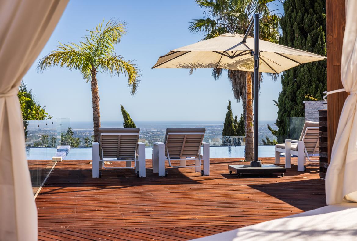Luxury 7 bedroom holiday villa with private pool in Algarve Portugal (PV3003)