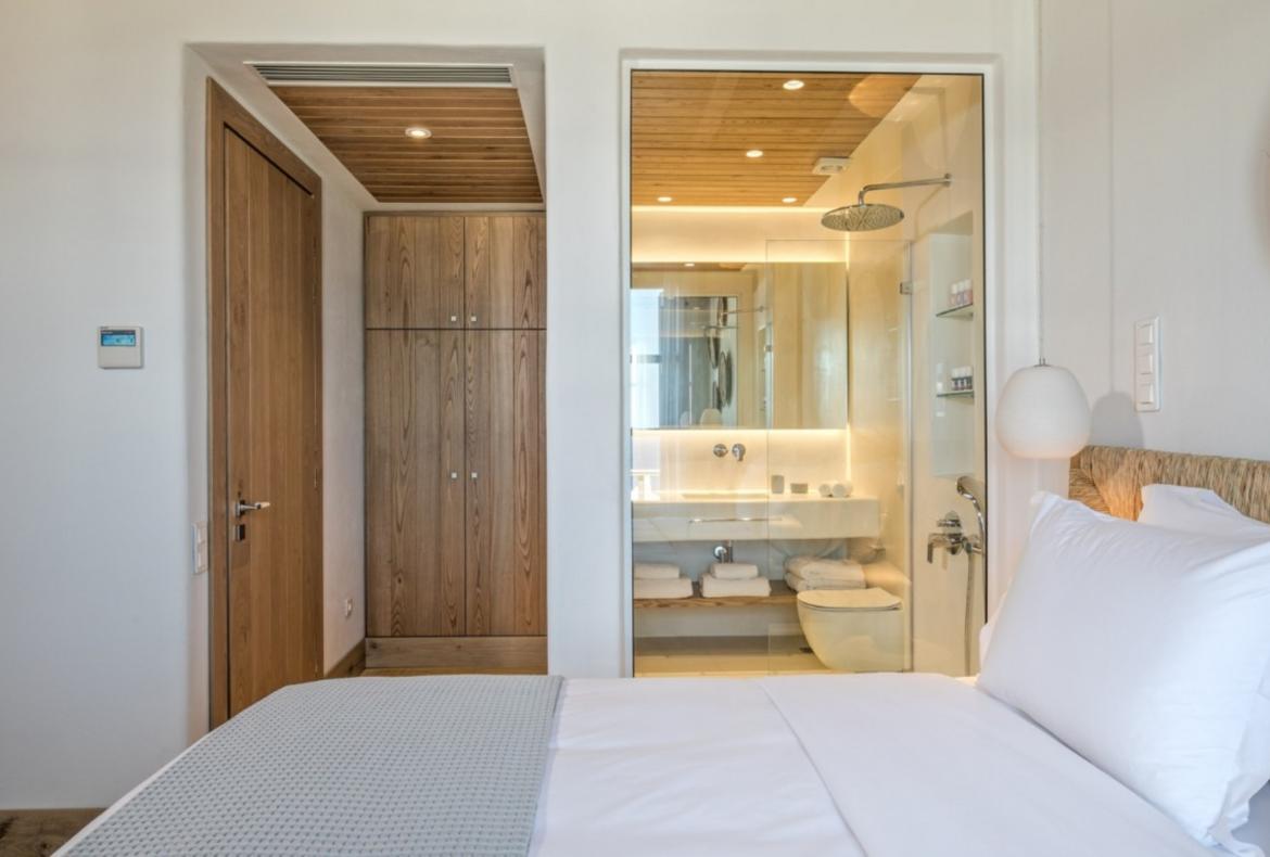 Luxury 5 bedroom holiday villa with private pool in Mykonos Greece (PV823)