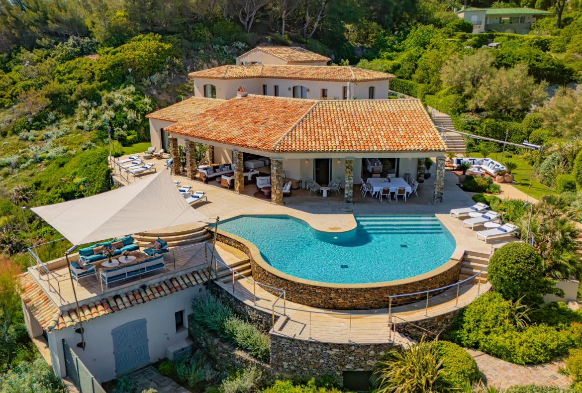 Luxury 6 bedroom holiday villa with private pool in Cote d'Azur France (PV1627)