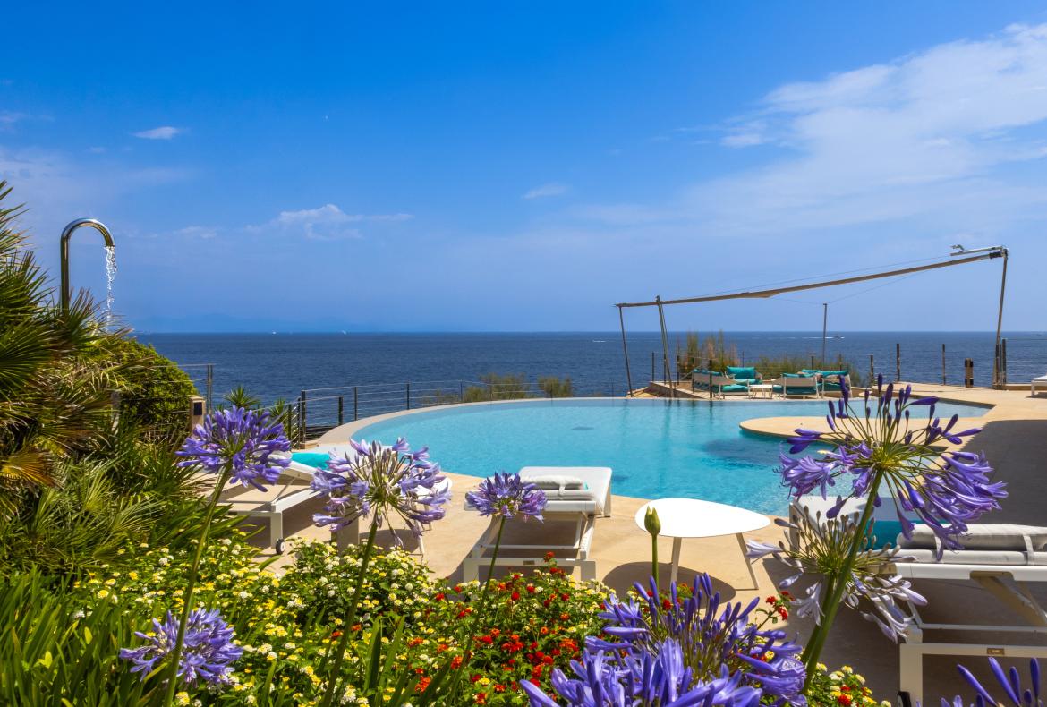 Luxury 6 bedroom holiday villa with private pool in Cote d'Azur France (PV1627)
