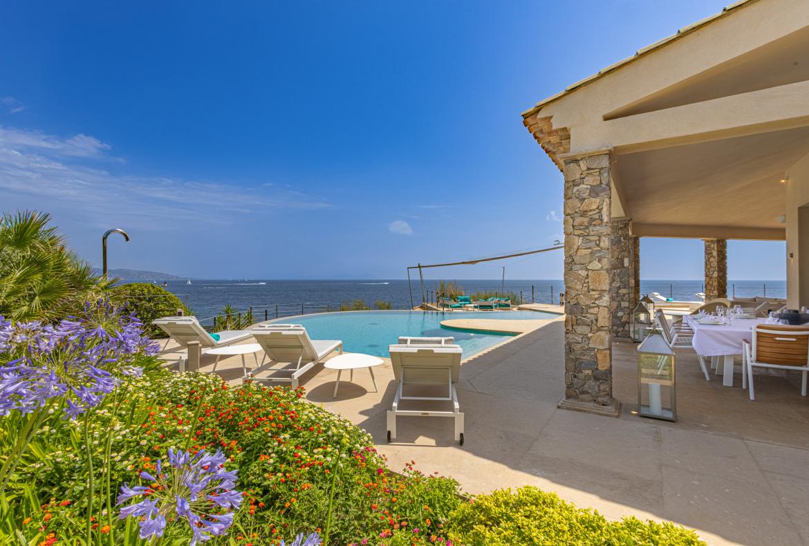 Luxury 6 bedroom holiday villa with private pool in Cote d'Azur France (PV1627)