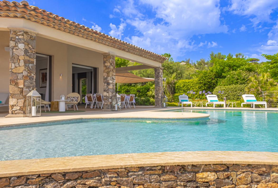 Luxury 6 bedroom holiday villa with private pool in Cote d'Azur France (PV1627)