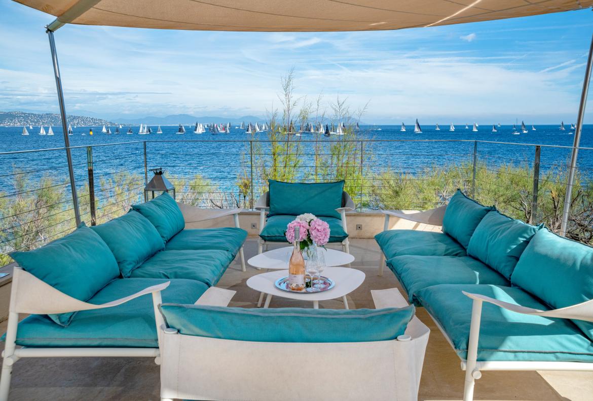 Luxury 6 bedroom holiday villa with private pool in Cote d'Azur France (PV1627)