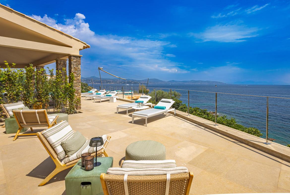 Luxury 6 bedroom holiday villa with private pool in Cote d'Azur France (PV1627)
