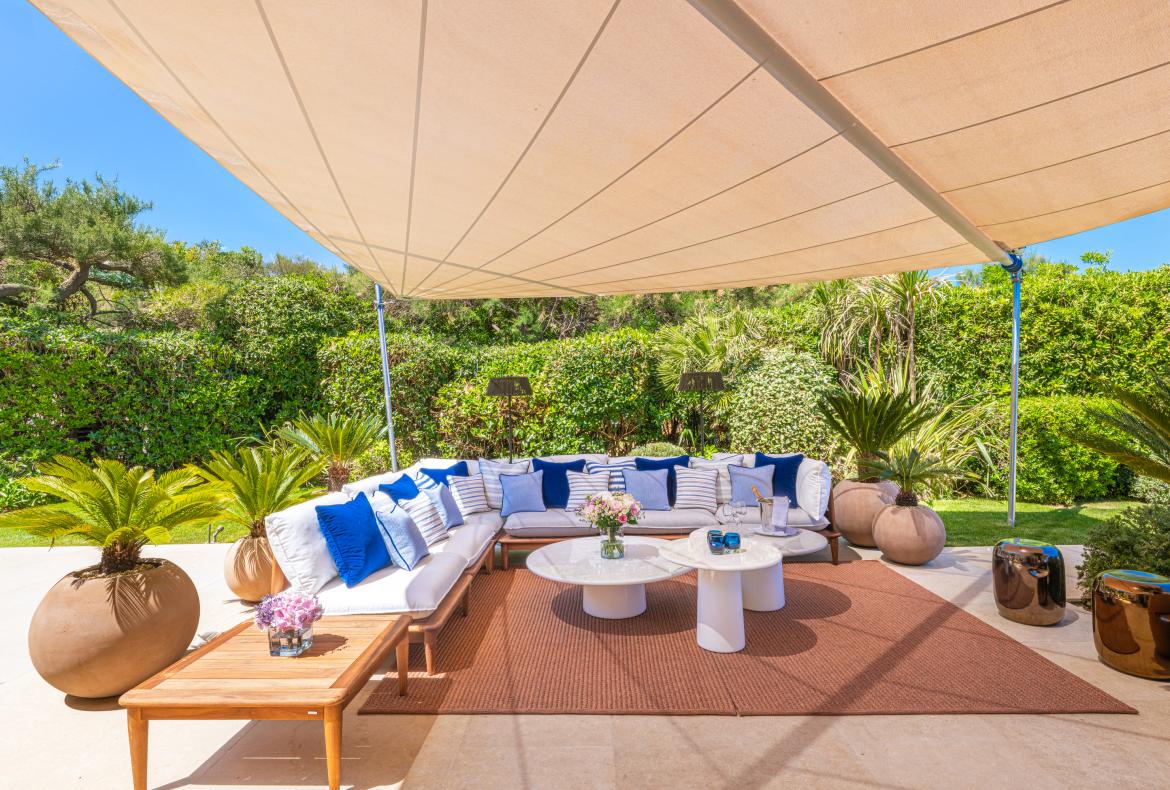 Luxury 6 bedroom holiday villa with private pool in Cote d'Azur France (PV1627)