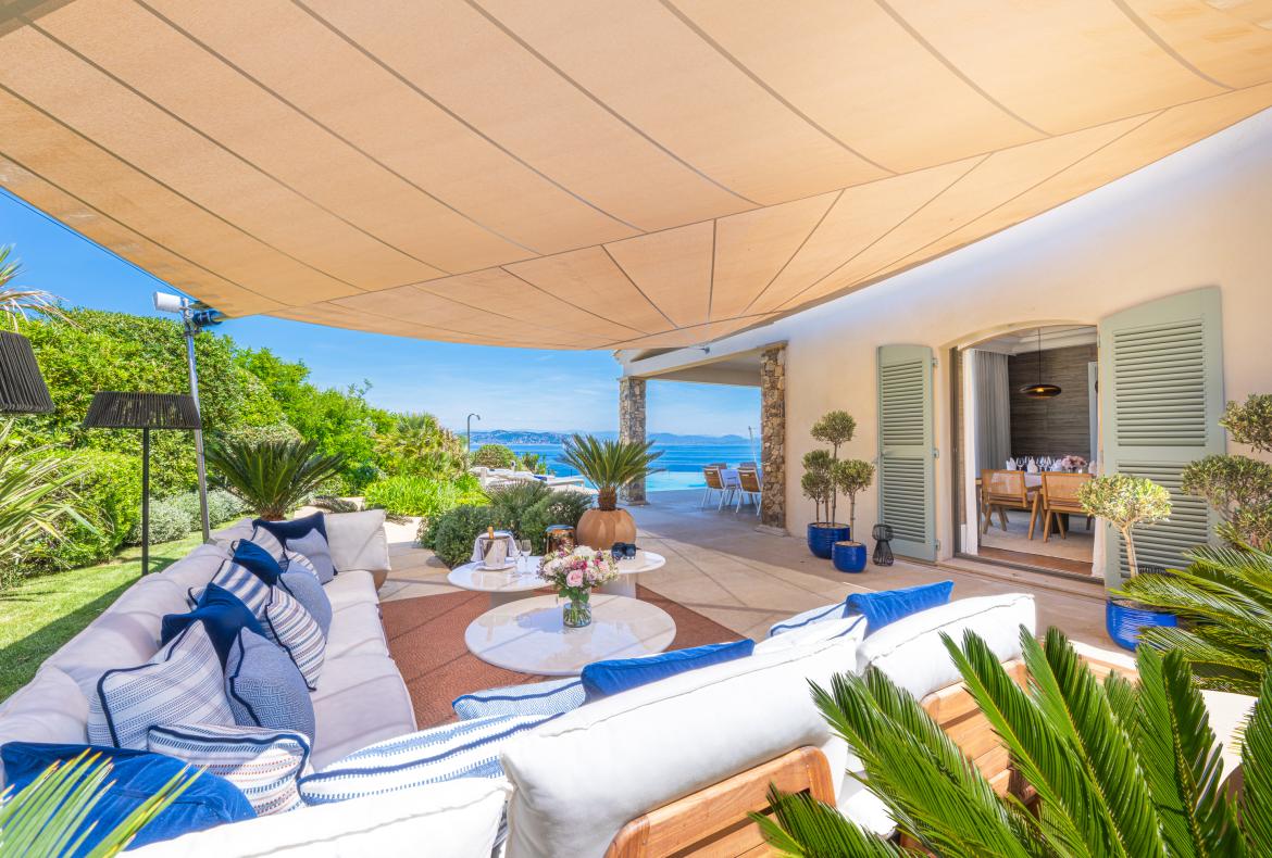 Luxury 6 bedroom holiday villa with private pool in Cote d'Azur France (PV1627)