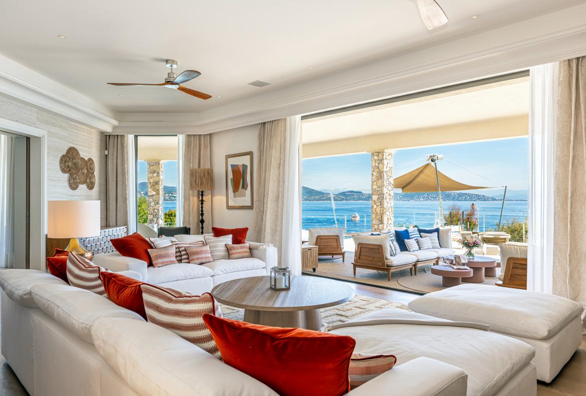 Luxury 6 bedroom holiday villa with private pool in Cote d'Azur France (PV1627)