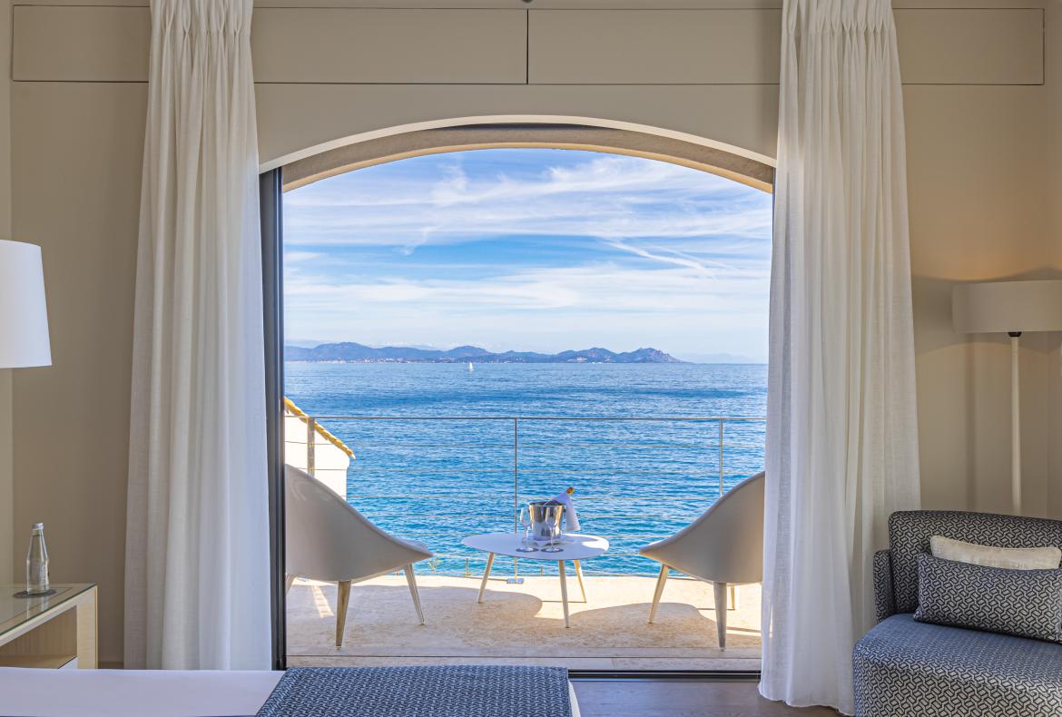 Luxury 6 bedroom holiday villa with private pool in Cote d'Azur France (PV1627)